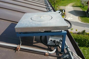 Feldmessantenne am Dach am Standort Neudorf