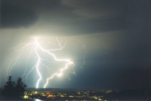 Blitze über Wien vom Leopoldsberg