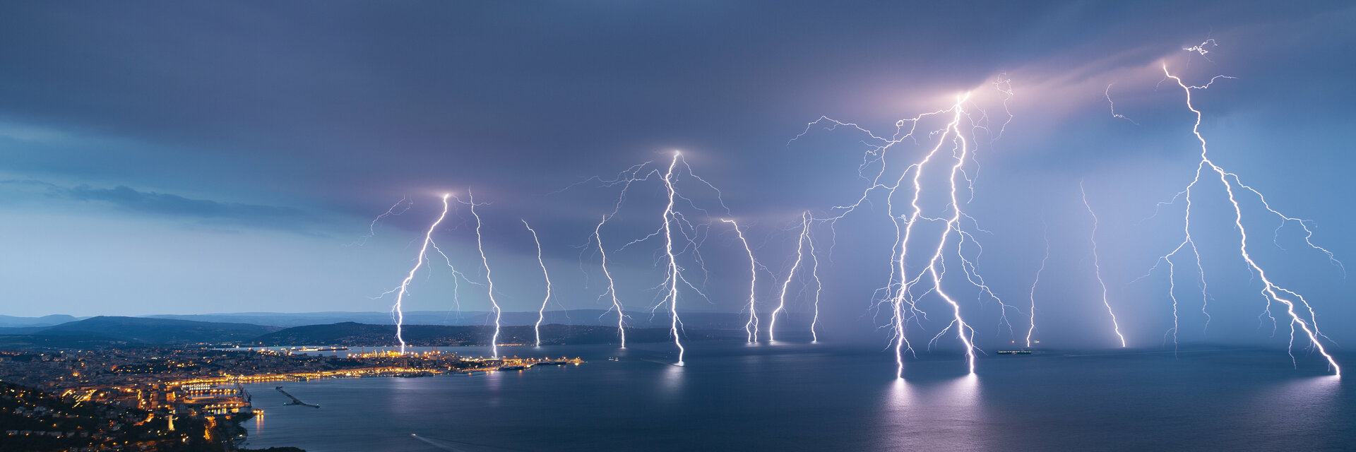 Gewitter über dem Meer